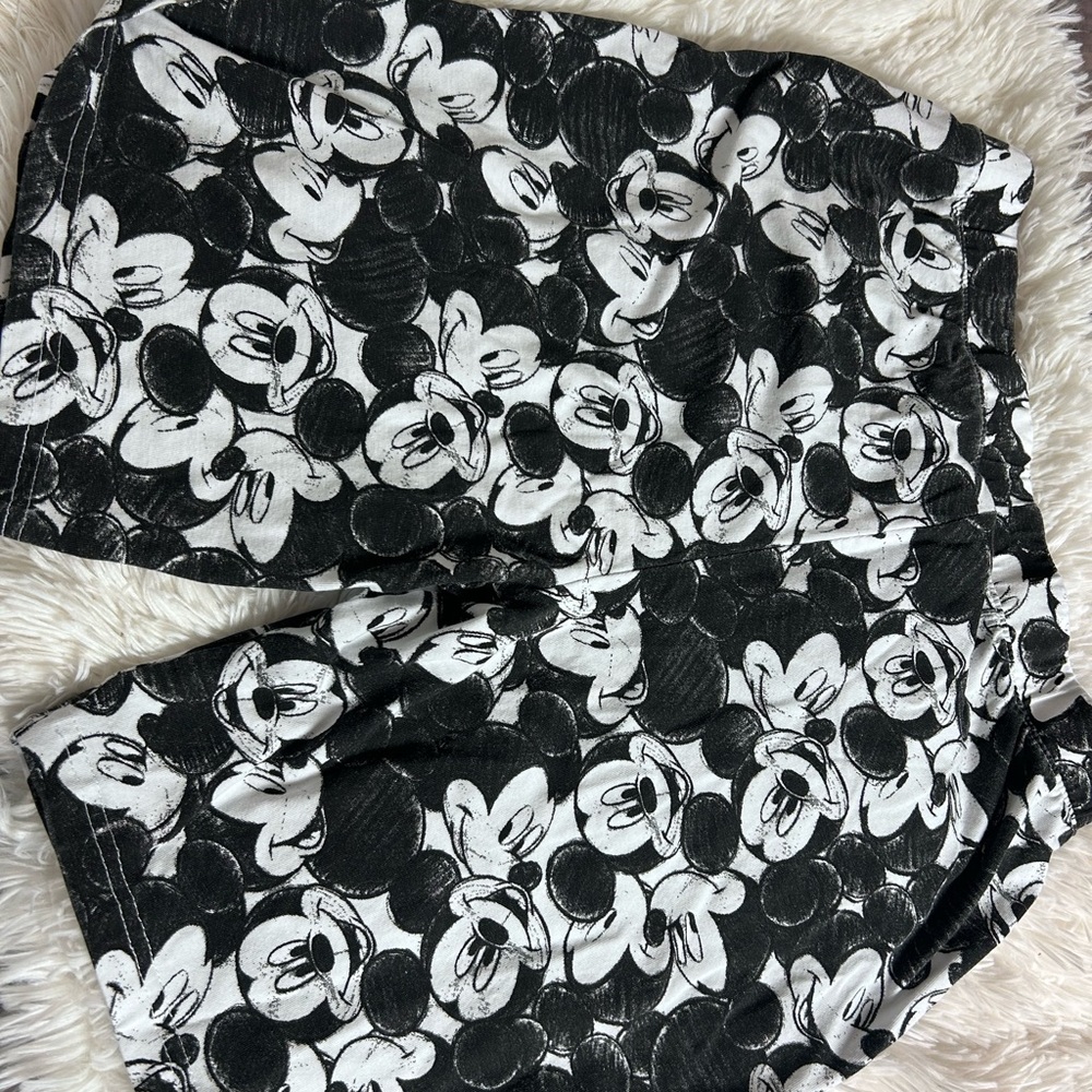 Black & White Mickey Print Women’s Casual Shorts Bike shorts size L Cotton - Picture 2 of 7